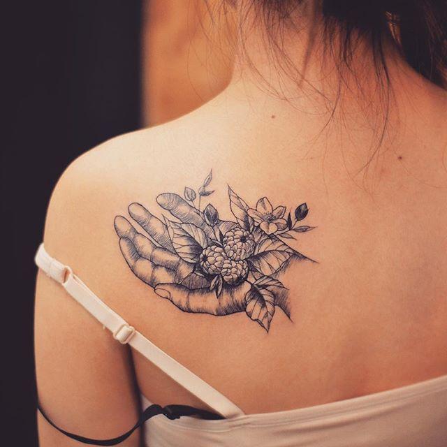 tatuaje espalda para mujer 601