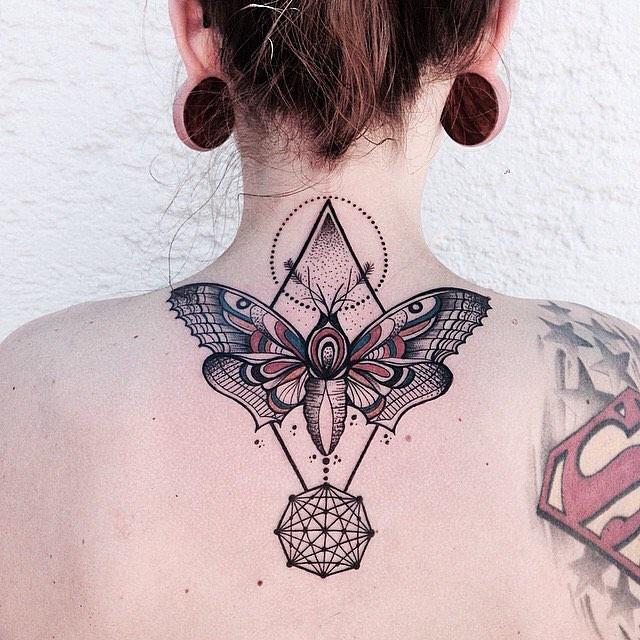 tatuaje espalda para mujer 781