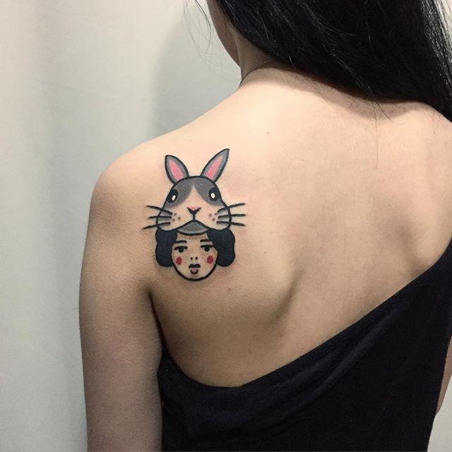 tatuaje espalda para mujer 811
