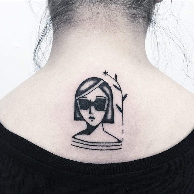 tatuaje espalda para mujer 881