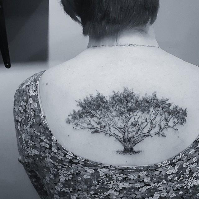 tatuaje espalda para mujer 951