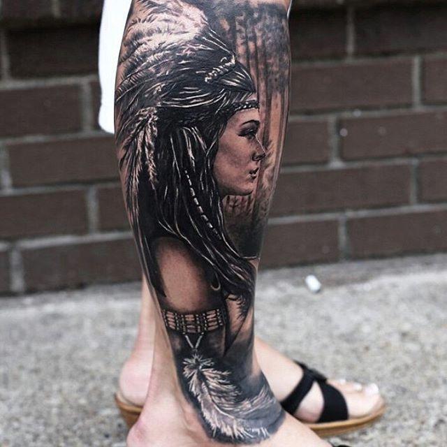 tatuaje hombre en la pierna 121