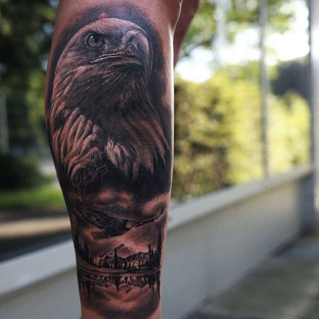 tatuaje hombre en la pierna 181