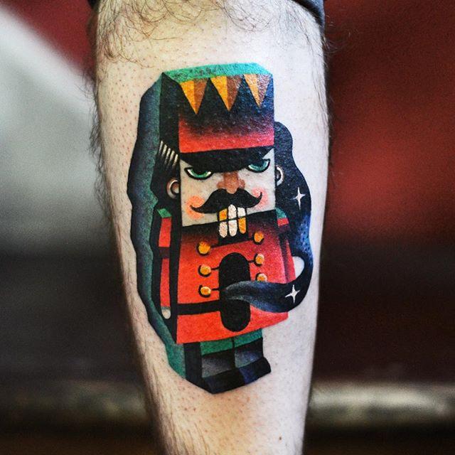 tatuaje hombre en la pierna 271
