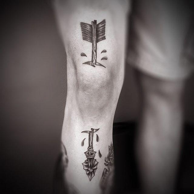 tatuaje hombre en la pierna 281