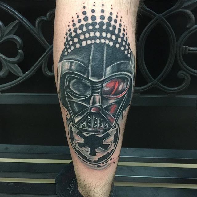 tatuaje hombre en la pierna 291