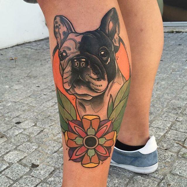 tatuaje hombre en la pierna 311