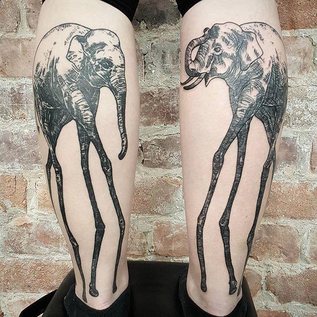 tatuaje hombre en la pierna 321