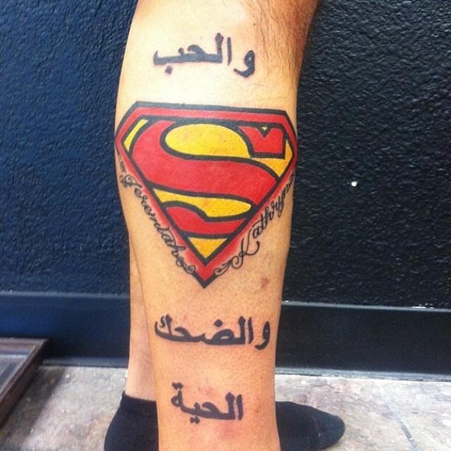 tatuaje hombre en la pierna 361