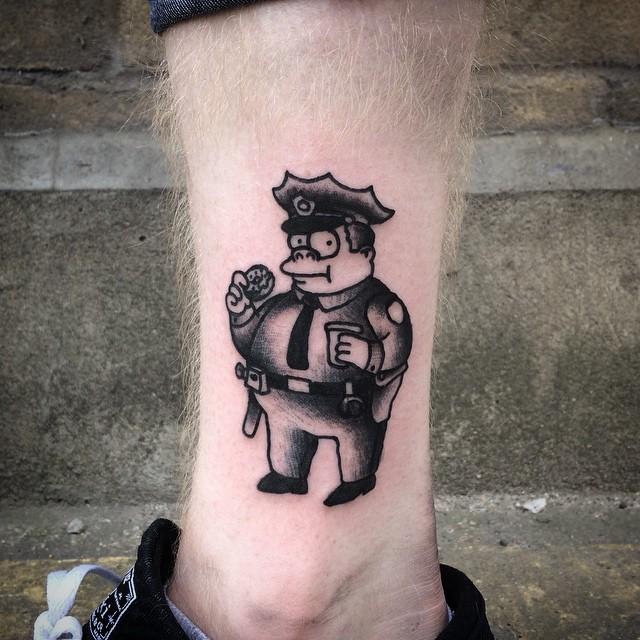 tatuaje hombre en la pierna 441