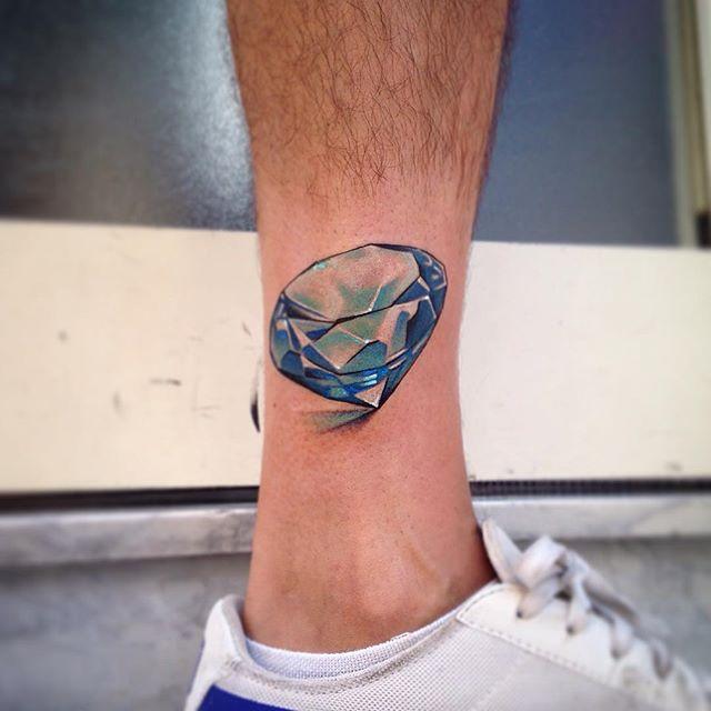 tatuaje hombre en la pierna 561