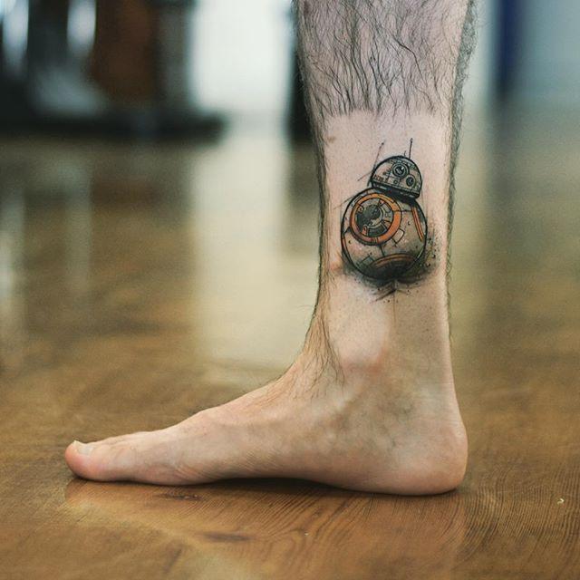 tatuaje hombre en la pierna 701