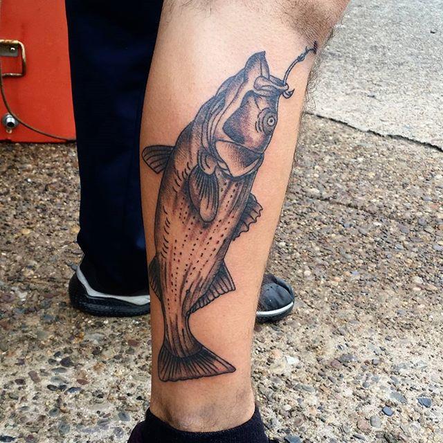 tatuaje hombre en la pierna 801