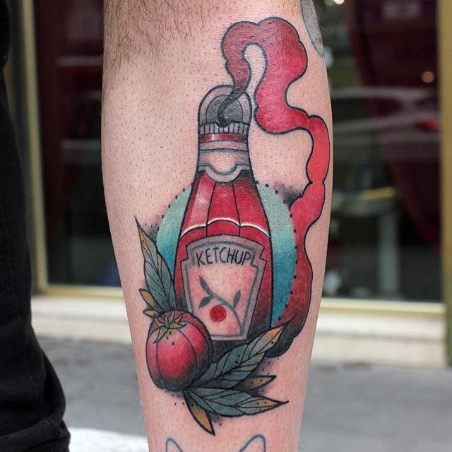 tatuaje hombre en la pierna 821