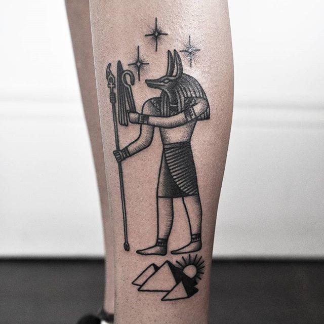 tatuaje hombre en la pierna 851