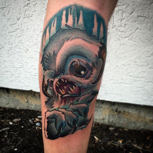 tatuaje hombre en la pierna 861
