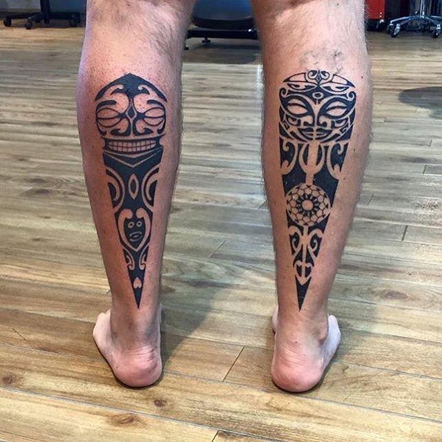 tatuaje hombre en la pierna 901