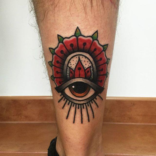 tatuaje hombre en la pierna 911