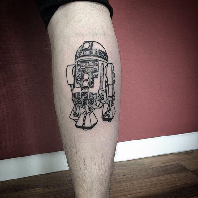 tatuaje hombre en la pierna 951