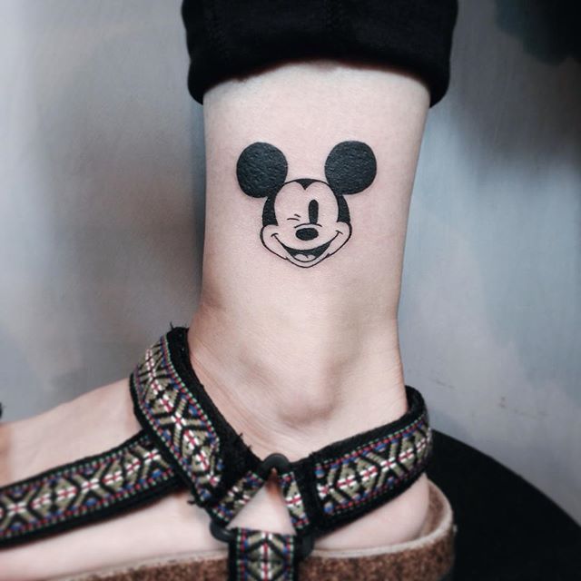tatuaje mujer en la pierna 101