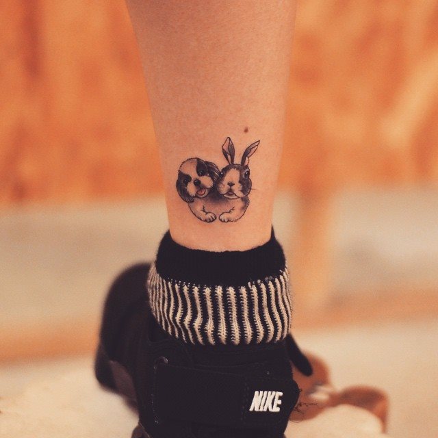 tatuaje mujer en la pierna 21