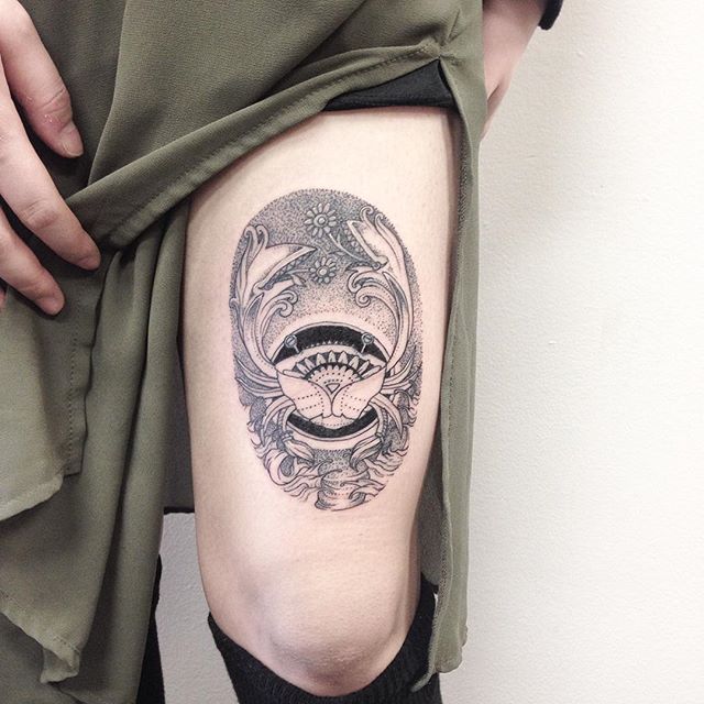 tatuaje mujer en la pierna 211
