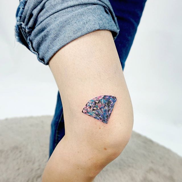 tatuaje mujer en la pierna 231