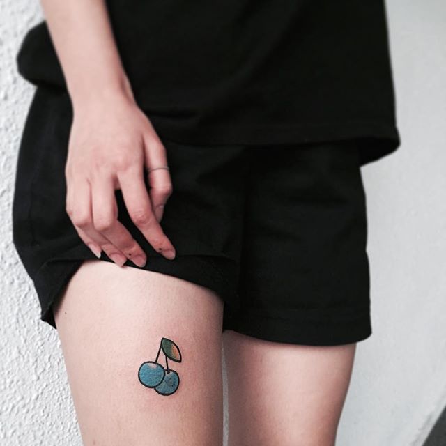 tatuaje mujer en la pierna 261
