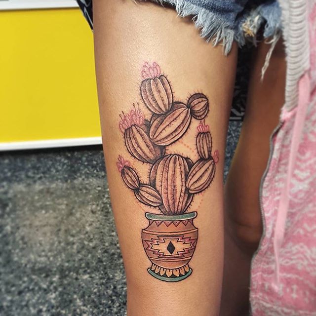tatuaje mujer en la pierna 271
