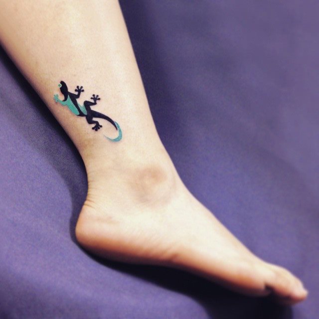 tatuaje mujer en la pierna 281
