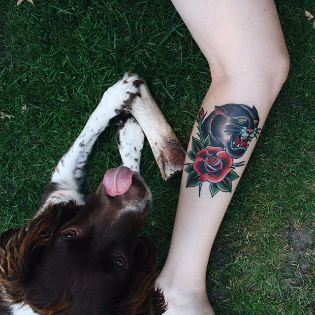 tatuaje mujer en la pierna 301