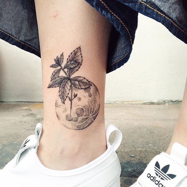 tatuaje mujer en la pierna 391