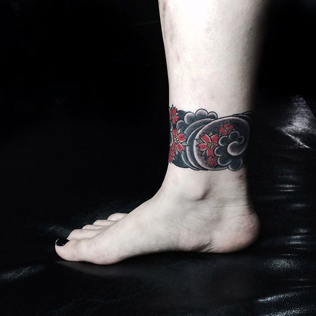 tatuaje mujer en la pierna 401