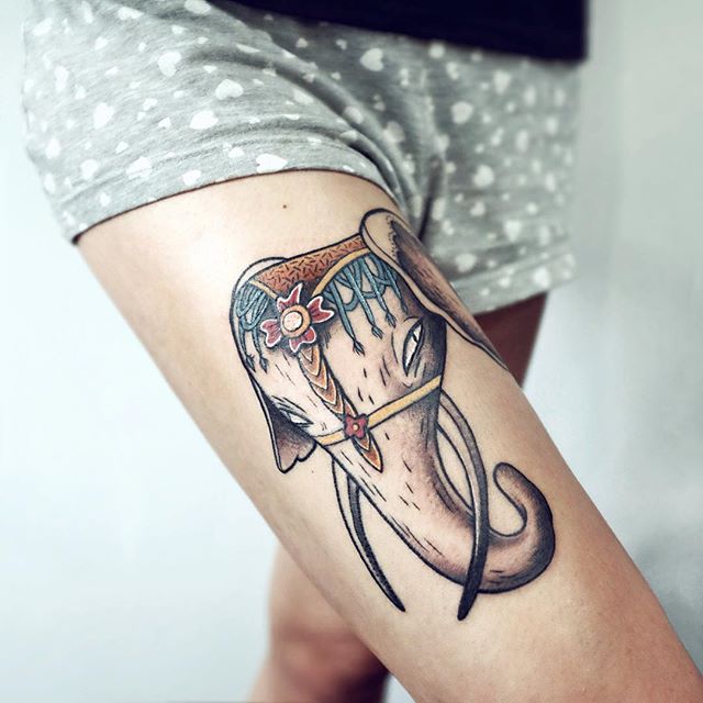 tatuaje mujer en la pierna 41
