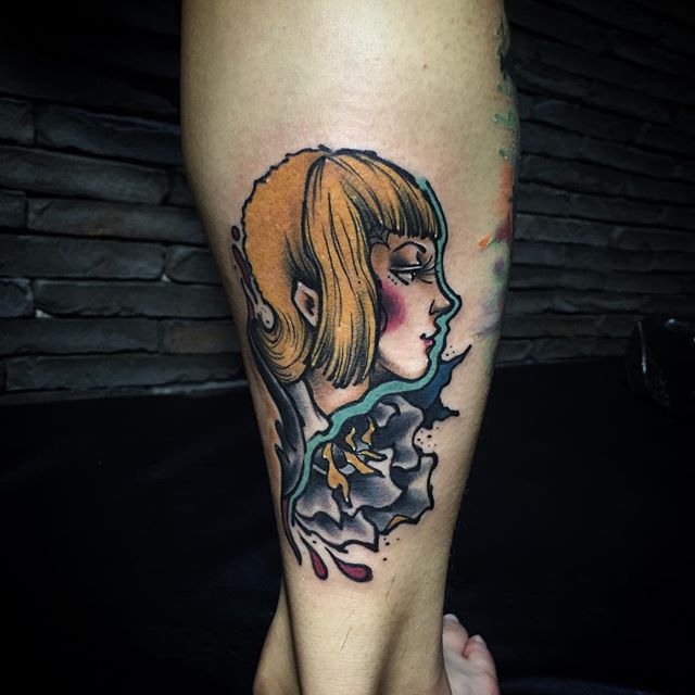 tatuaje mujer en la pierna 431