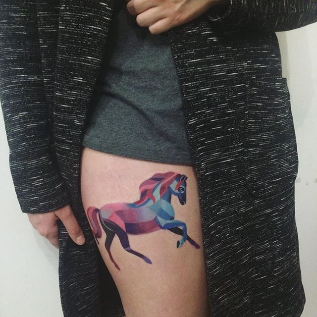 tatuaje mujer en la pierna 451