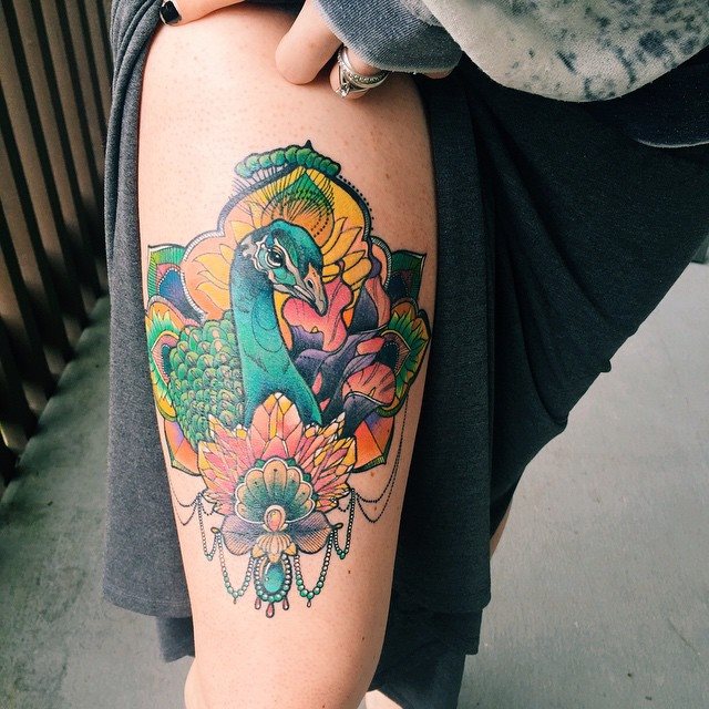 tatuaje mujer en la pierna 511