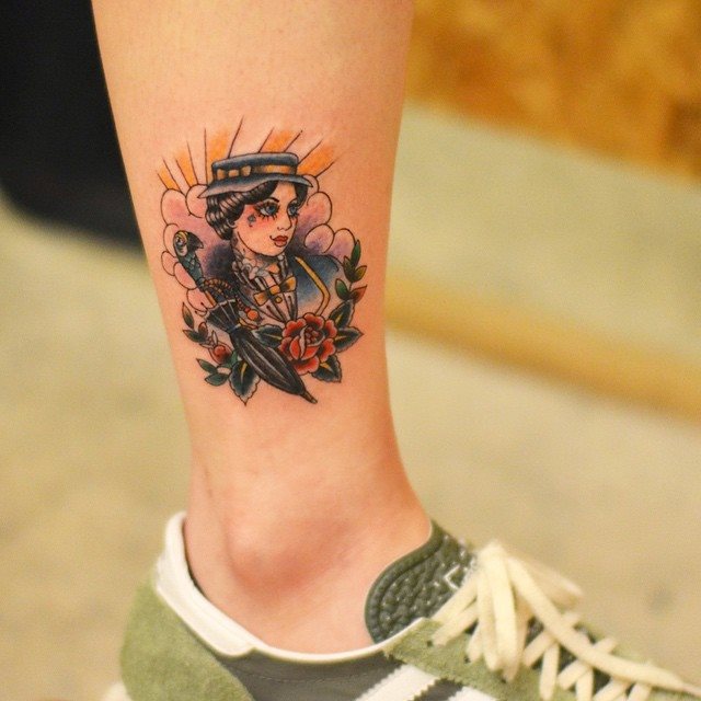 tatuaje mujer en la pierna 581