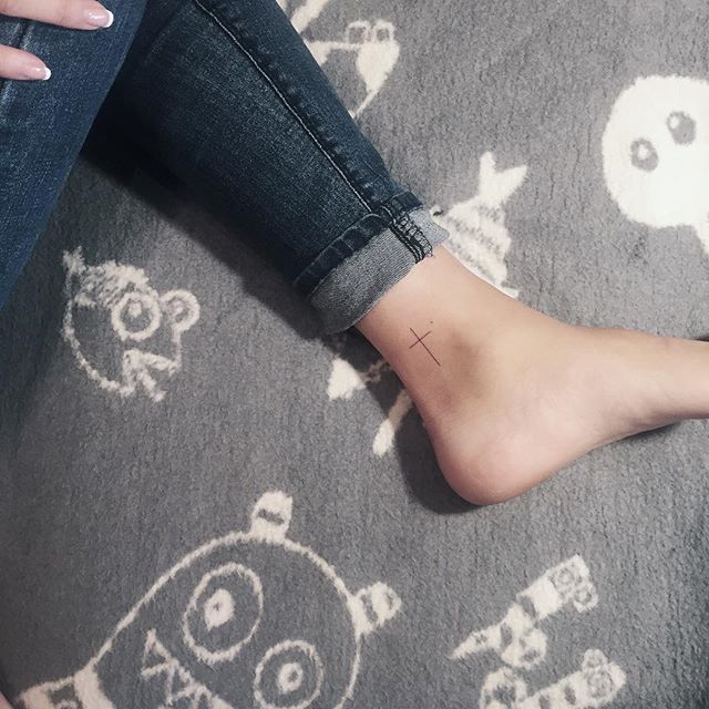 tatuaje mujer en la pierna 591