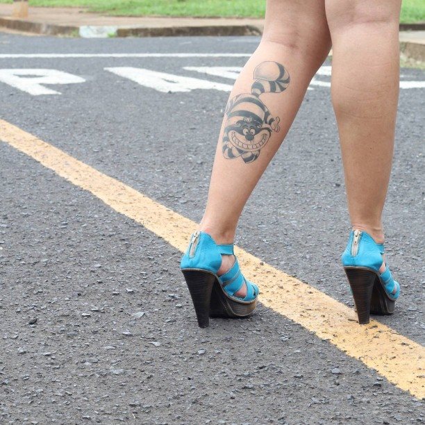 tatuaje mujer en la pierna 601