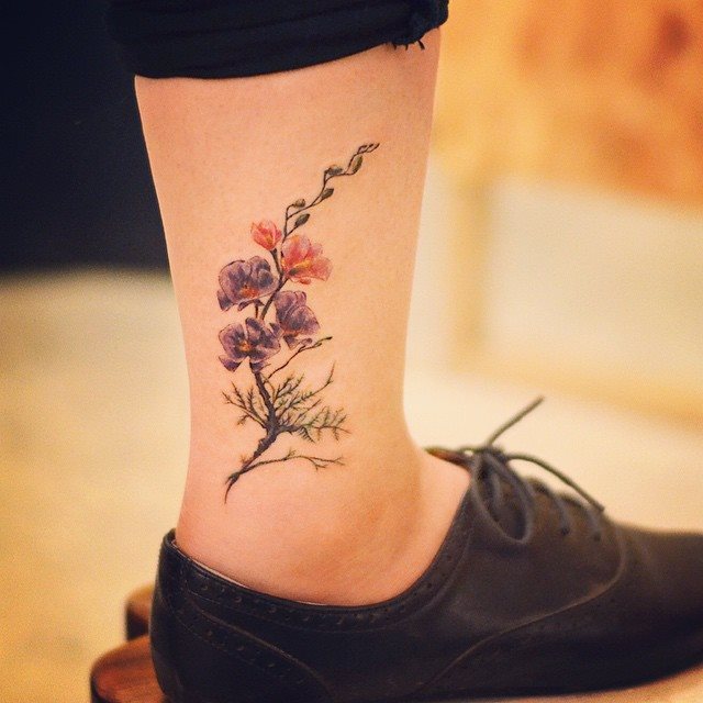 tatuaje mujer en la pierna 671