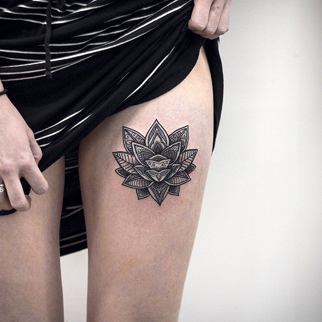 tatuaje mujer en la pierna 731