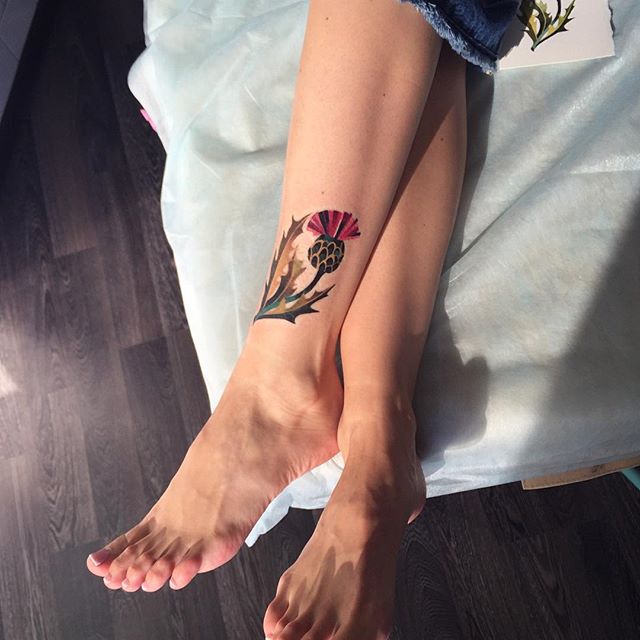 tatuaje mujer en la pierna 751