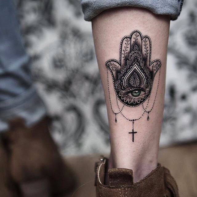 tatuaje mujer en la pierna 781