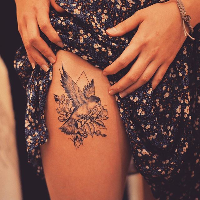 tatuaje mujer en la pierna 841