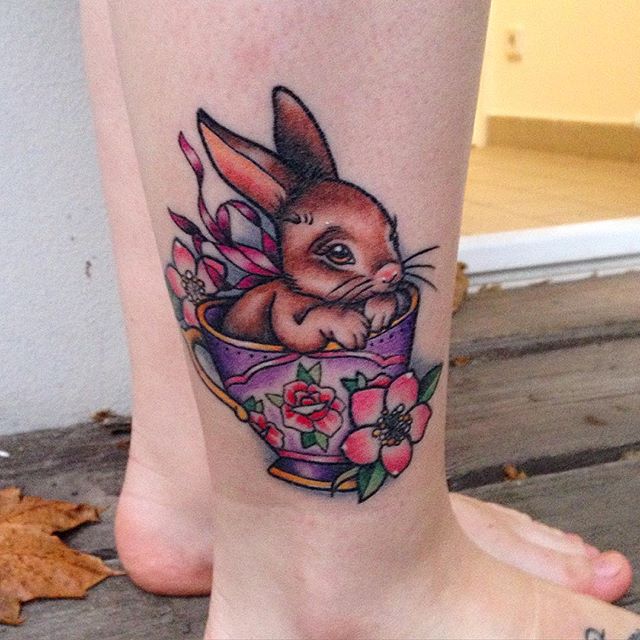 tatuaje mujer en la pierna 851