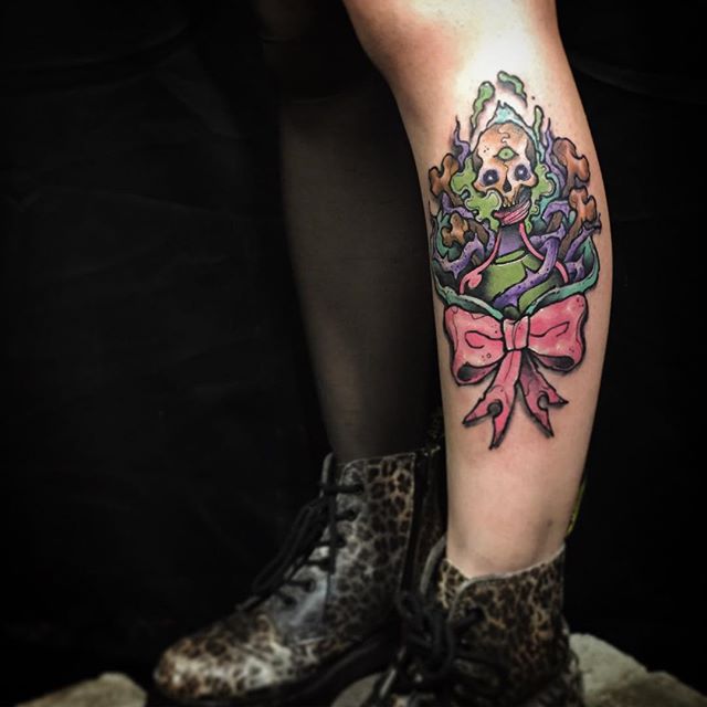 tatuaje mujer en la pierna 91