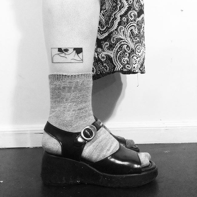 tatuaje mujer en la pierna 941