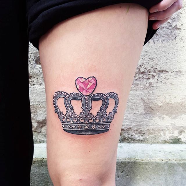 tatuaje mujer en la pierna 951