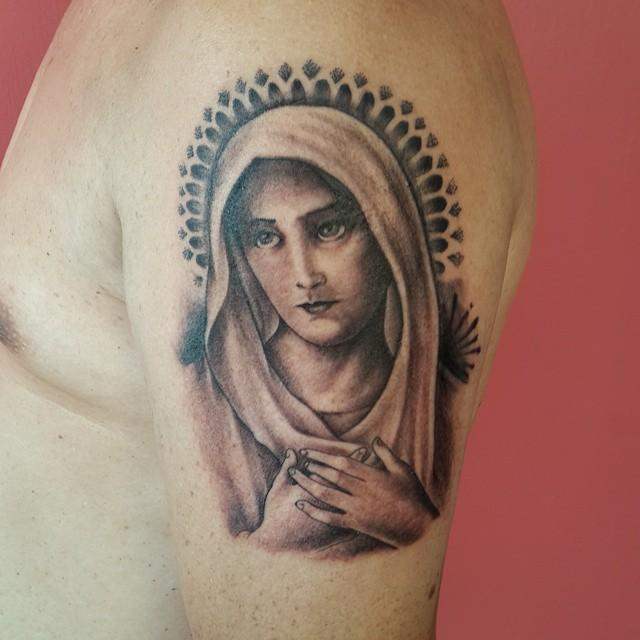 tatuaje virgen maria 561